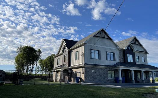 Commercial Building in Léry