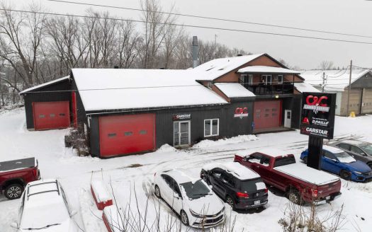 Services de carrosserie et de peinture automobiles avec immeuble industriel