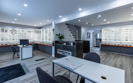 Immeuble commercial stratégique avec une lunetterie en exploitation