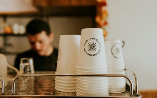 Café, prêt à manger​ et boutique de vin